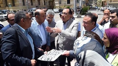 رئيس الوزراء يتفقد مشروع تطوير المتحف اليوناني الروماني والمنطقة المحيطة به