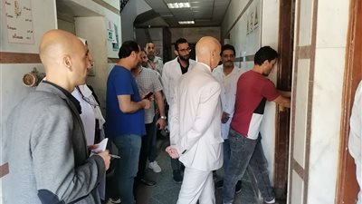 وكيل صحة الشرقية يُسلم مستشفى الحسينية للشركة المنفذة لتطويرها