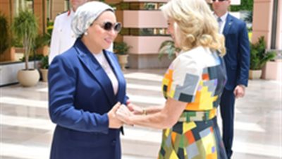 قرينة رئيس الجمهورية تودع جيل بايدن بعد انتهاء زيارتها لمصر