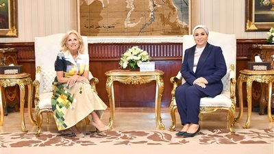 قرينة السيسي تُعرب عن سعادتها بلقاء جل بايدن