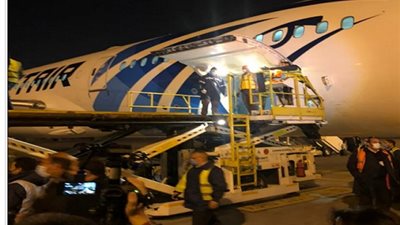 مطار القاهرة يستقبل شحنة جديدة من لقاح كورونا الصيني