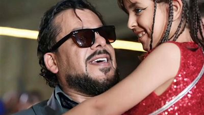 ابنة الفنان منذر رياحنة تخطف الأنظار في أحدث ظهور لها