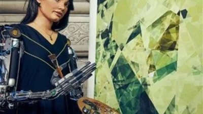 تقوم بإلقاء الشعر والرسم.. تعرف على أول روبورت تشكيلي في العالم