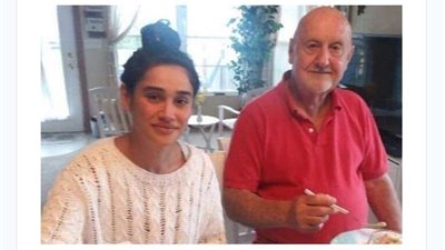 ممثلة تركية تنفصل عن زوجها وترتبط بصديقه