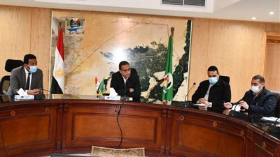 محافظ الفيوم يتابع موقف القطاع الصحي بالمحافظة