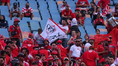 علم الزمالك يظهر في مدرجات الوداد في نهائي دوري أبطال إفريقيا