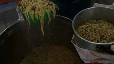 صدمة للجميع.. سقوط الشيف بوراك بإناء كبير أمام مطعمه.. فيديو