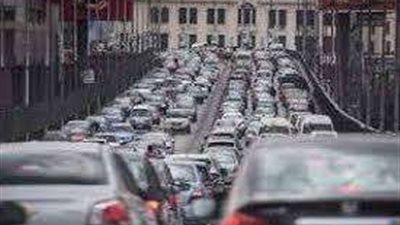 كثافة مرورية متحركة تشهدها شوارع القاهرة والجيزة