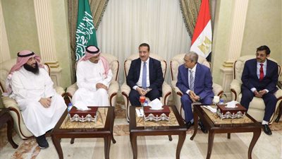 محافظ المنوفية ورئيس مجموعة العربي يستقبلان وزير الصناعة والثروة المعدنية السعودي