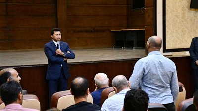وزير الرياضة يلتقي بلاعبي المشروع القومي للموهبة والبطل الأوليمبي بمركز الابتكار الشبابي والتعلم