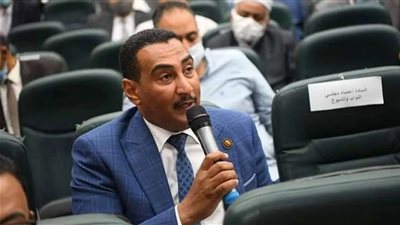 تحرك برلماني بشأن العيش المخلوط بالحصى والرمال في قنا