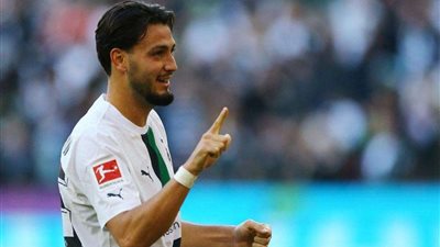 رسمياً.. بوروسيا دورتموند يعلن ضم الجزائري رامي بن سبعيني
