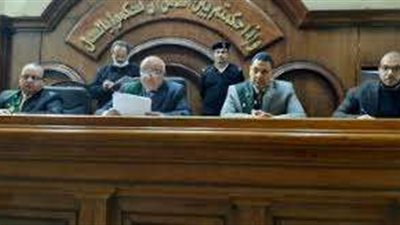 جلبوا مواد مخدرة من الخارج.. تأجيل محاكمة 7 أجانب و11 مصريًا