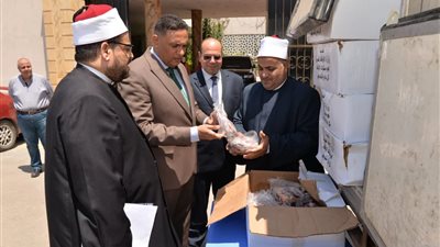 محافظا القاهرة والدقهلية يتفقدان لحوم صكوك الأوقاف قبل توزيعها على المستحقين