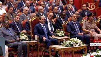 السيسي يشاهد فيلمًا تسجيليًا عن الدورة الثانية لمعرض 