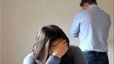 ربة منزل أمام محكمة الأسرة: زوجي بيقولي إنتي بتستحمي كتير