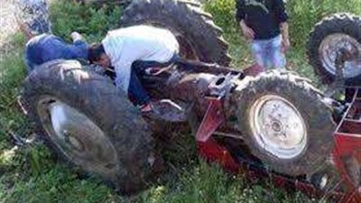 مصرع عامل زراعي وإصابة نجلة إثر انقلاب جرار بسوهاج