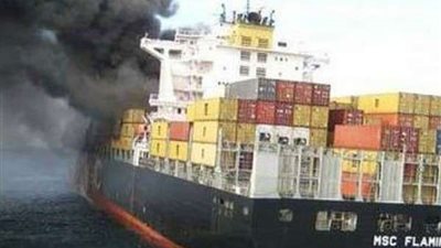 رويترز: انفجار سفينة في خليج عمان