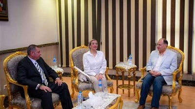 وزيرة البيئة تبدأ جولتها في الصعيد بتفقد شركة أسيوط لتكرير البترول
