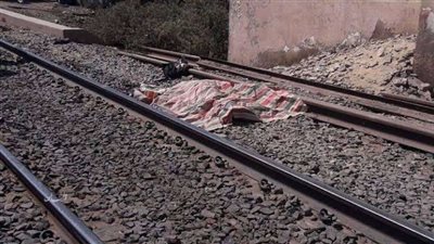 مصرع شاب إثر سقوطه من القطار بمزلقان سكة حديد مدينة ملوي بالمنيا