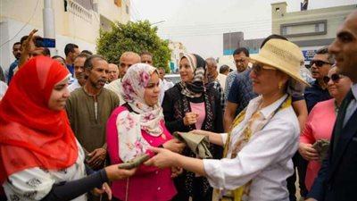 وزيرة البيئة: دعمنا مركز طما في سوهاج بـ21 ألف شجرة و18 حاوية للمخلفات