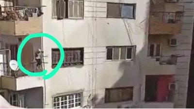 أسرة تلقي بخطيب ابنتهم من النافذة إثر خلاف مادي!