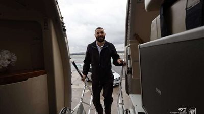 كريم بنزيما يصل السعودية للإنضمام لإتحاد جدة
