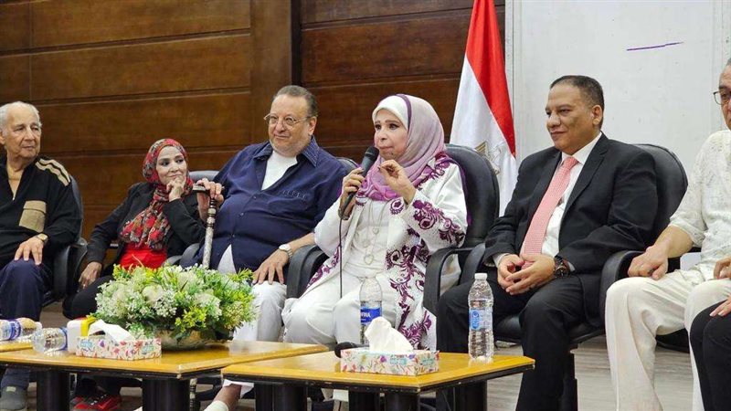 من صالون الفنانة