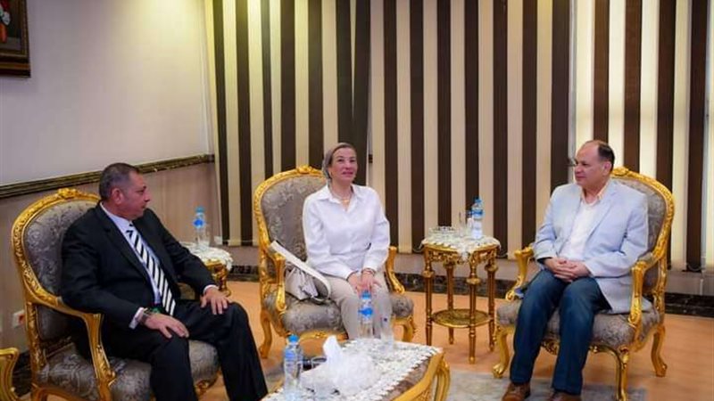 وزيرة البيئة ومحافظ