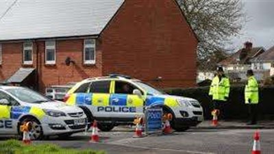 إصابة ثلاثة أشخاص في حادث اعتداء على مدرسة في بريطانيا