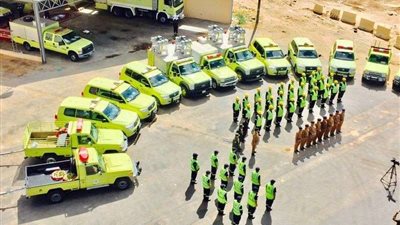 الدفاع المدني السعودي يحصي ويزيل آثار سقوط صاروخ باليستي فوق الرياض