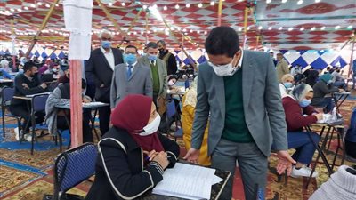 الجيزاوى يواصل جولاته ويتفقد سير الامتحانات بالكليات