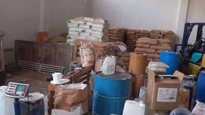 ضبط 27 طن مستلزمات منظفات ومستحضرات مجهولة المصدر خلال حملات رقابية على الأنشطة التجارية بنطاق مركز ومدينة بلبيس