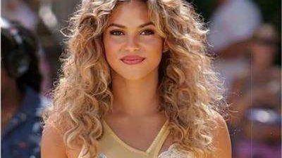 شاكيرا تثير الجدل من جديد حول ارتباطها بـ لويس هاميلتون