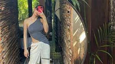 باللون الفضي.. سلمي أبو ضيف في الإمارات