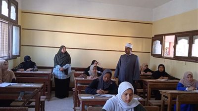 «بيومى» يتفقد سير امتحانات الثانوية الأزهرية بالإسماعيلية