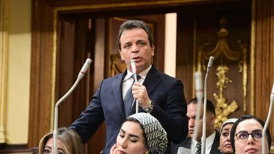 برلماني يطالب بالحد من الاقتراض الخارجي وتقليل الفوارق بين الأجور