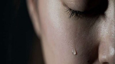 بالفيديو.. أم باكية: 