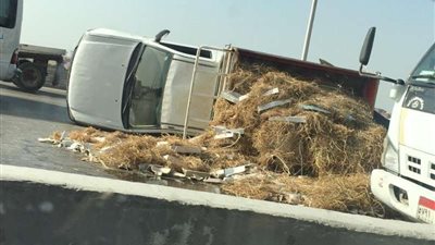 إصابة 5 أشخاص في حادث انقلاب سيارة ربع نقل بطريق العاشر من رمضان - بلبيس