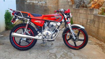 القبض على صاحب دراجة نارية بدون لوحات