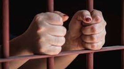 سقوط سيدة تسرق مشغولات ذهبية بإسلوب المغافلة في الجمالية