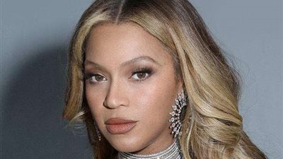 في ذكري رحيلها.. بيونسيه تستعيد دور تينا تورنر معها في مشوارها