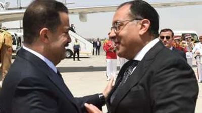 رئيس الوزراء يستقبل نظيره العراقى والوفد المرافق له بمطار القاهرة