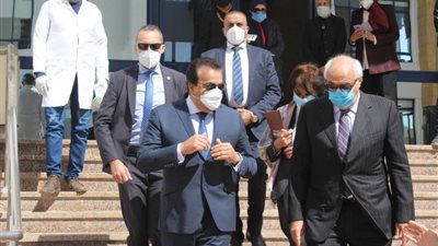 وزير التعليم العالي يتفقد عددًا من لجان امتحانات الفصل الدراسي الأول