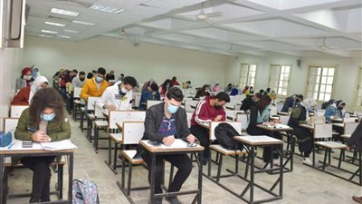 كليات جامعة القاهرة تواصل إجراء امتحانات الفصل الدراسي الأول