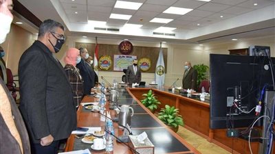 رئيس جامعة المنوفية يعقد الاجتماع الشهرى للجنة المنشآت الجامعية