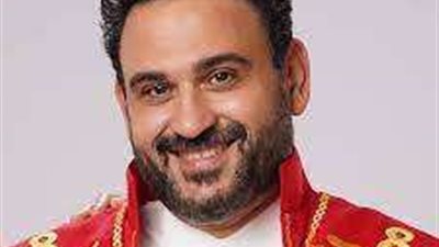 أكرم حسني يخوض أولي بطولاته السينمائية بفيلم