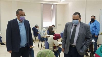نائب رئيس جامعة بنها يتفقد الامتحانات بالعبور