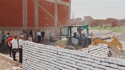 إزالة 20 حالة تعد على الأرض الزراعية فى بالمنيا