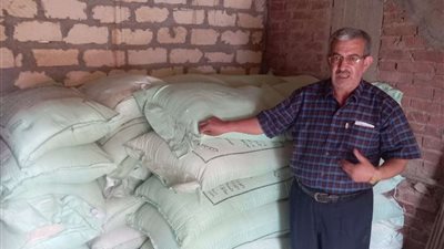 تموين الشرقية يضبط 3 أطنان دقيق بلدى مهرب بأحد مخازن قرية الهجارسة